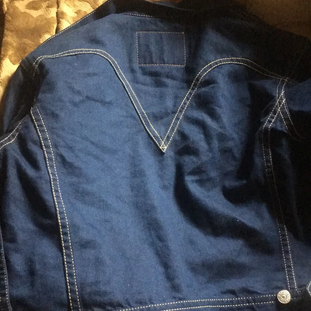 Levi’s Jean Jacket - Picture 4 of 4